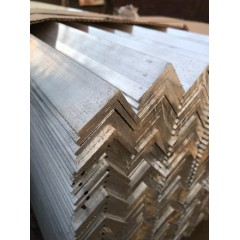 Алюминиевый уголок 85х85х3 L= 2м АД31Т1