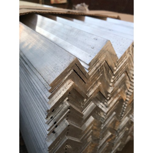 Алюминиевый уголок 85х85х3 L= 2м АД31Т1